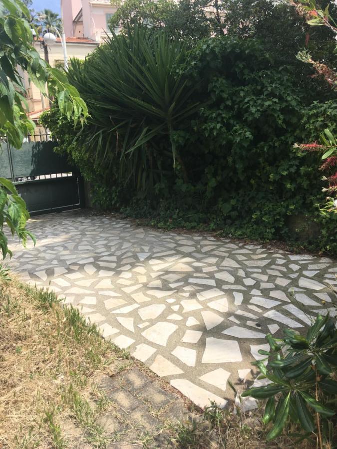 ニースCozy House With Parking And Gardenアパートメント エクステリア 写真